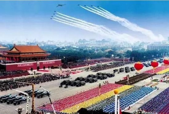 慶祝祖國輝煌，50周年國慶大閱兵高清完整版回顧，慶祝祖國輝煌，國慶大閱兵高清完整版回顧，共襄五十周年慶典盛況
