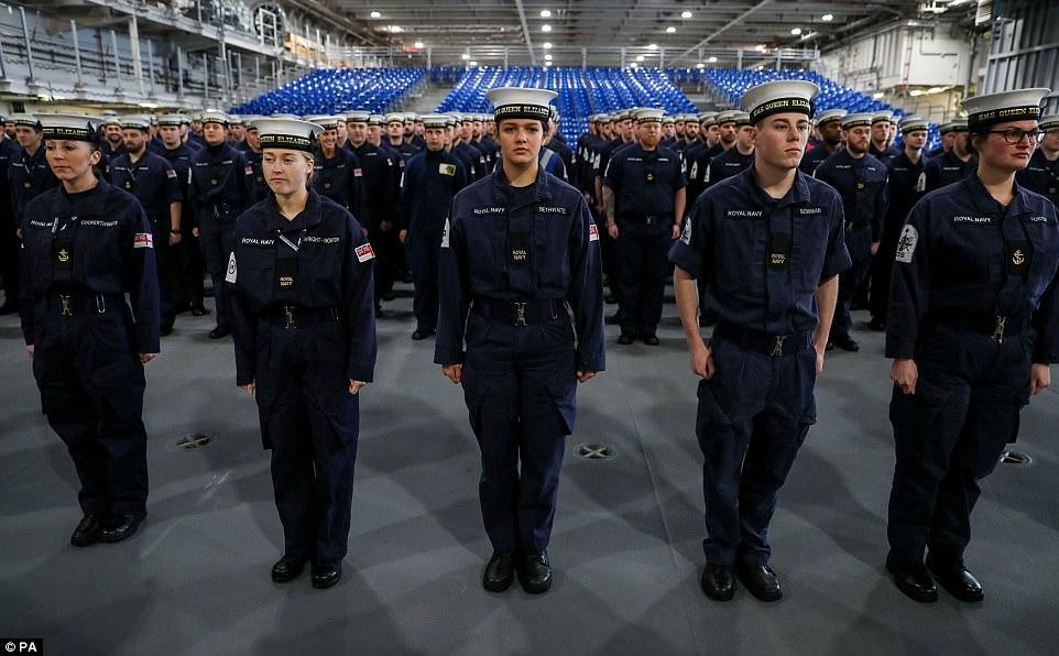 伊麗莎白女王號航母圖片，展現(xiàn)英國海軍力量的驕傲，伊麗莎白女王號航母展示英國海軍力量的風采