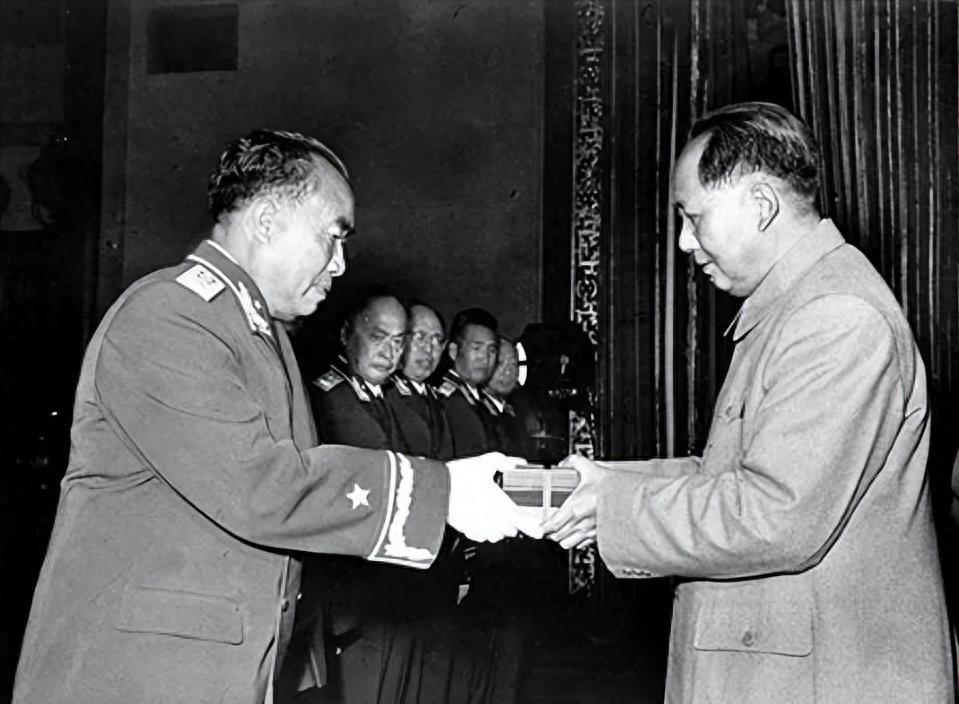 井岡山艦是什么級(jí)別的軍事力量？全面解讀中國(guó)海軍新銳艦艇，全面解讀中國(guó)海軍新銳艦艇，井岡山艦的軍事級(jí)別與實(shí)力分析