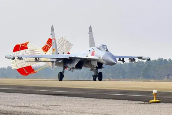 連云港軍用機(jī)場(chǎng)殲-11，揭秘軍事航空的神秘面紗，揭秘連云港軍用機(jī)場(chǎng)殲-11軍事航空的神秘面紗