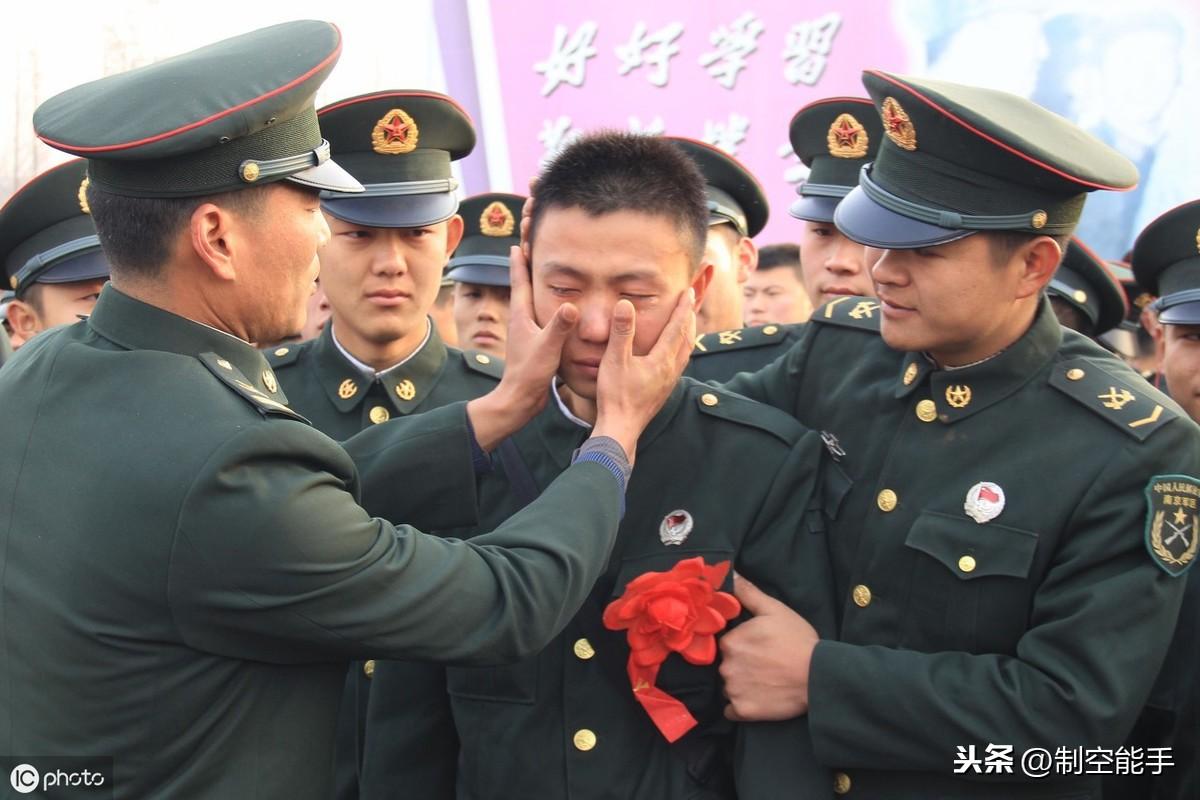 空軍義務(wù)兵在軍隊(duì)中的職責(zé)與角色，探尋空軍義務(wù)兵的主要任務(wù)，空軍義務(wù)兵職責(zé)與角色探究，主要任務(wù)解析