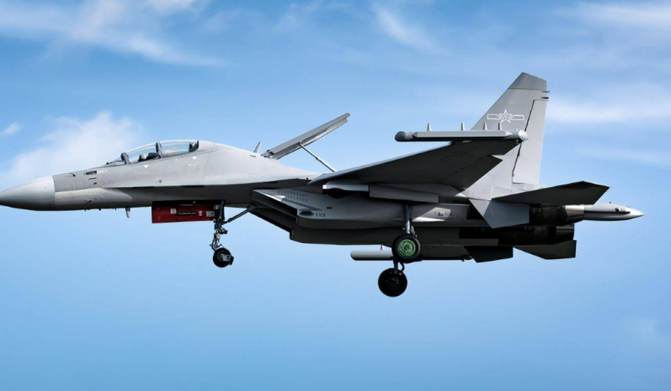 殲-16，中國(guó)航空工業(yè)的杰出代表，揭秘其屬于第幾代戰(zhàn)機(jī)，揭秘殲-16，中國(guó)航空工業(yè)杰出代表，究竟屬于第幾代戰(zhàn)機(jī)？