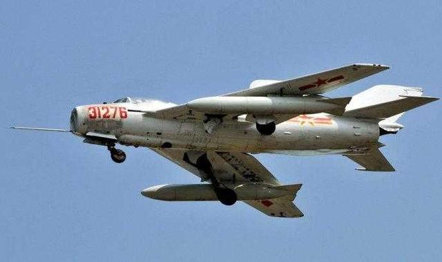 殲6戰(zhàn)斗機高清圖片，歷史、技術特點與現(xiàn)代價值，殲6戰(zhàn)斗機，歷史、技術特點與現(xiàn)代價值的高清圖片展現(xiàn)