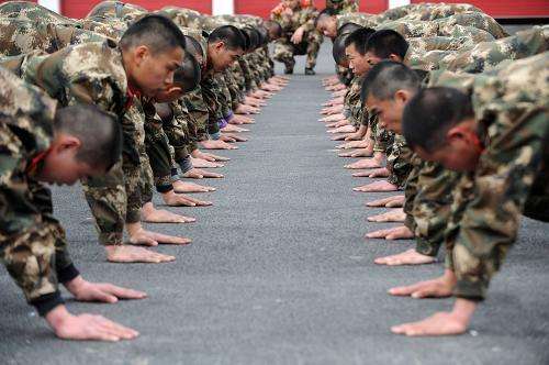 當(dāng)兵體力差會(huì)被退回來(lái)嗎？解析新兵體能訓(xùn)練的重要性與適應(yīng)性調(diào)整策略，新兵體能訓(xùn)練，適應(yīng)性調(diào)整策略與體能訓(xùn)練的重要性解析，體質(zhì)差會(huì)被退兵嗎？