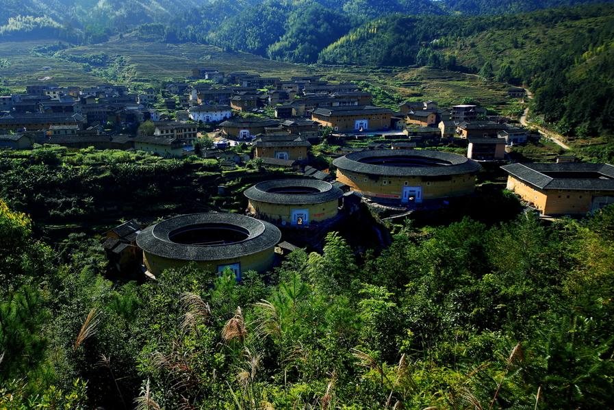 南靖土樓與永定土樓，哪個(gè)更值得一游？，南靖土樓與永定土樓，哪個(gè)更值得一游？對(duì)比解析指南