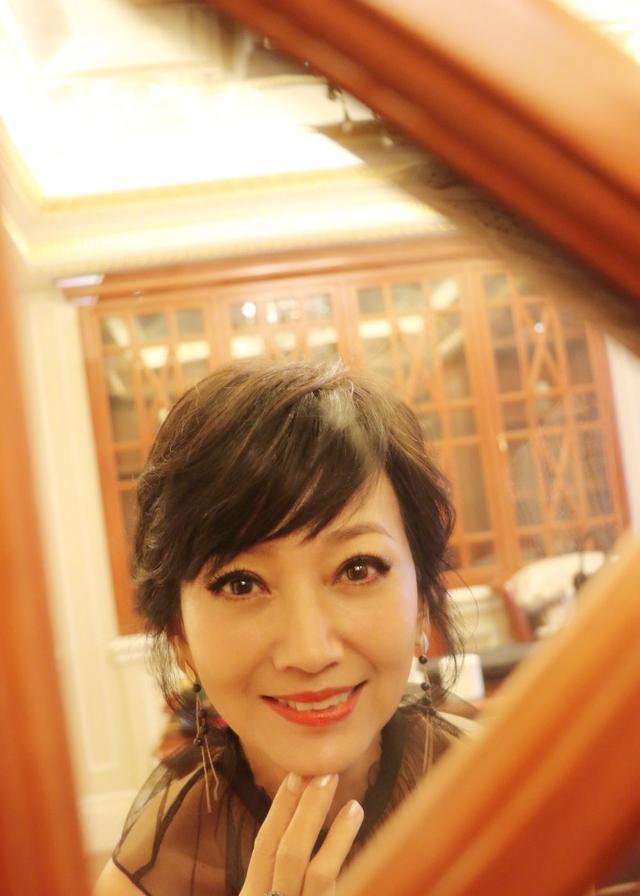 趙雅芝個人詳細簡歷，趙雅芝，演藝生涯的傳奇人生簡歷