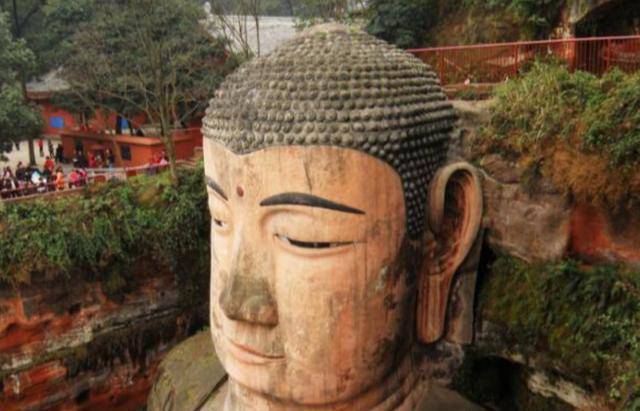 樂山大佛景區(qū)安全事故與旅游安全探討，樂山大佛景區(qū)安全事故分析與旅游安全策略探討