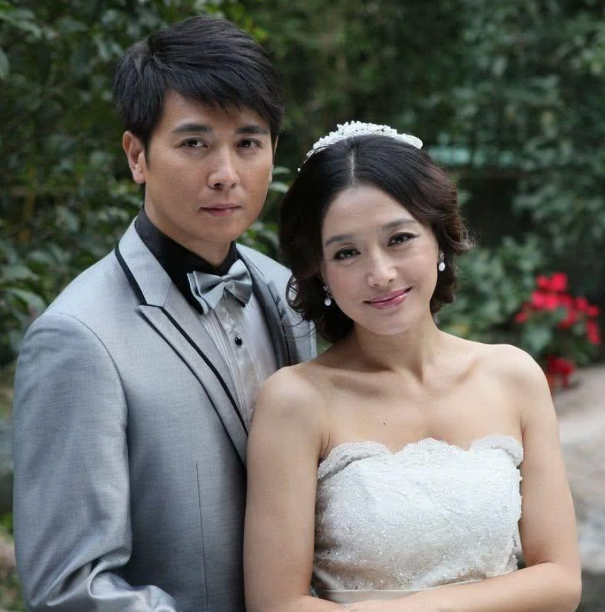 保劍鋒個(gè)人資料、老婆圖片及其影響力探討，保劍鋒個(gè)人資料揭秘，影響力探討與老婆照片曝光