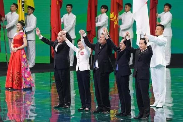 澳門正版免費(fèi)大全，探索未來的機(jī)遇與挑戰(zhàn)（2025版），澳門正版免費(fèi)大全，未來機(jī)遇與挑戰(zhàn)的探索（2025版展望）