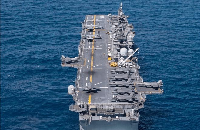 中國(guó)第4艘航母與全新設(shè)計(jì)的076攻擊艦，海軍力量的嶄新篇章，中國(guó)海軍力量新篇章，第四艘航母與全新設(shè)計(jì)的076攻擊艦亮相海域