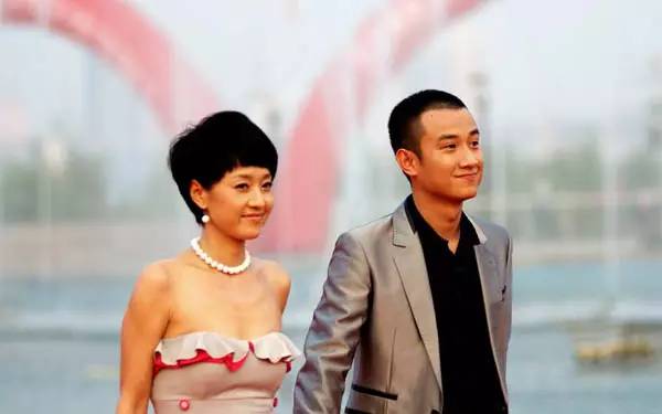 馬伊琍現(xiàn)任老公是誰，揭秘其感情生活并附上圖片，馬伊琍感情生活揭秘，現(xiàn)任老公身份曝光，附圖片