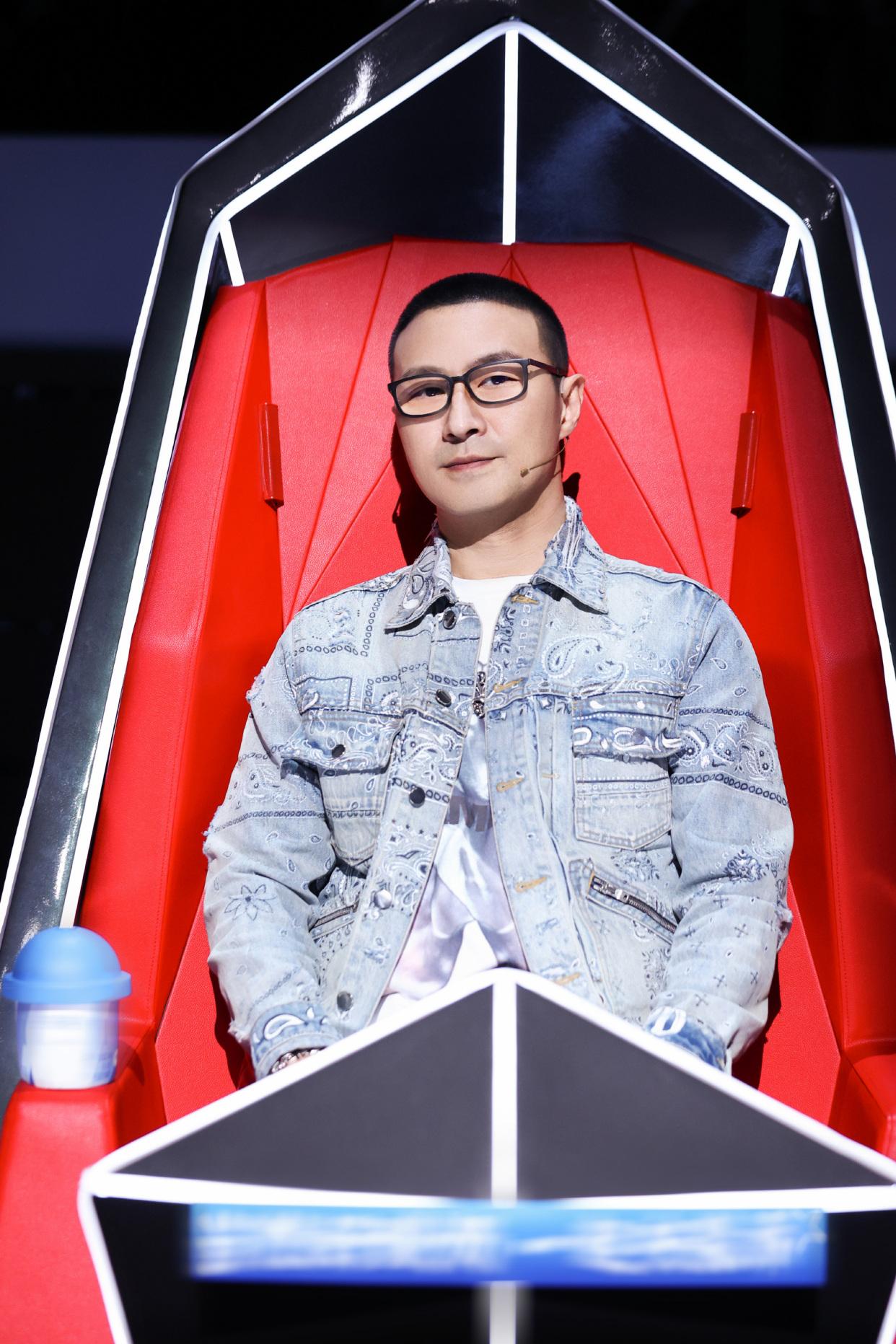 殲10與殲11，究竟誰更強大？深度解析兩款戰(zhàn)斗機的優(yōu)勢與劣勢，殲10與殲11，誰更勝一籌？兩款戰(zhàn)斗機的全面對比與深度解析